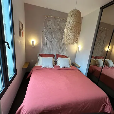 Promenade Apartment *
